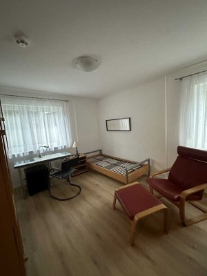 Möbliertes Zimmer in Kronberg im Taunus für Berufspendler (frisch renoviert)