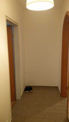 Schöne renovierte 2-Zimmer-Wohnung mit Loggia und Einbauküche