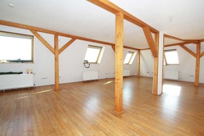 myHome-Immobilien / Extravagante 3 Zi-Wohnung mit Kastanien Parkett + Dreieckwanne und EBK