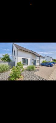Familienfreundliches Einfamilienhaus mit 5 Zimmern, großem Garten & Garage in ruhiger Lage