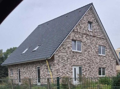 Attraktive Neubau-Doppelhaushälften in Hetlingen zu vermieten