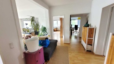 Geschmackvolle, vollständig renovierte 4-Zimmer-Wohnung mit Balkon in Neu-Isenburg