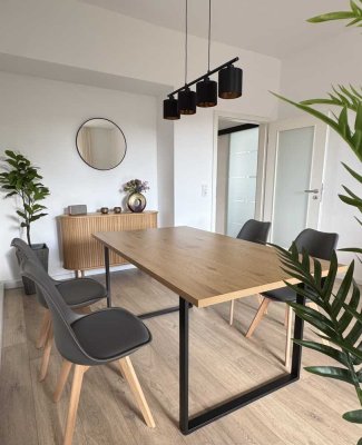 Möbliert, helle 3-Zimmer-Wohnung im Herzen von Düsseldorf – Neu saniert– Erstbezug