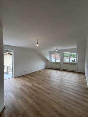 Helle, renovierte 2-ZKB Wohnung mit Balkon und Aufzug