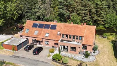 Großzügiges Familienhaus mit Wald & Teich – 3 Wohneinheiten