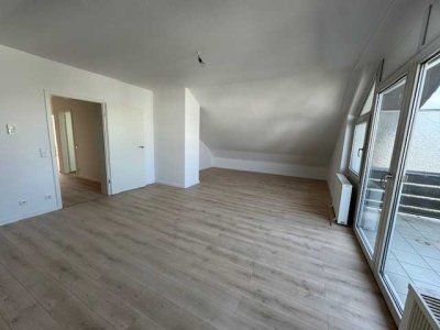 Lichtdurchflutete Dachgeschosswohnung mit zwei Balkonen