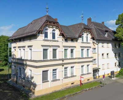 Einladende 2-Zimmer- Wohnung in der Innenstadt
3 Meter hohe, lichtdurchflutete Räume - sofort bezug