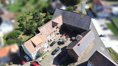 Pferdehof /Bauernhof in Fritzlar Haddamar : Einzigartiges Anwesen ( Dreiseitenhof)