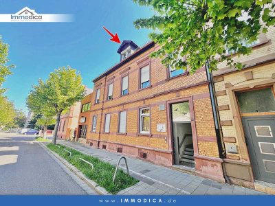 Tolle, modernisierte 4-Zimmer-Dachgeschosswohnung mit Dachterrasse & Altbau-Charme