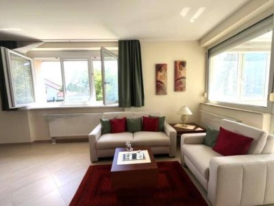 Rarität: Top-sanierte Familienwohnung mit 5 Zimmer, Loggia, Lift und Tiefgarage! Auch Platz für Ihr Home-Office!