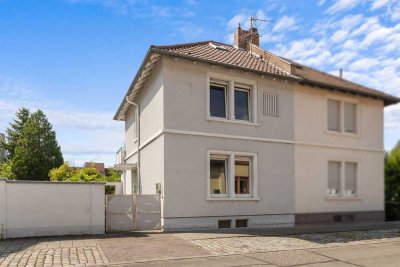 Sanierungsbedürftige DHH mit Potenzial – Garten & Terrasse in ruhiger Lage in KA-Daxlanden