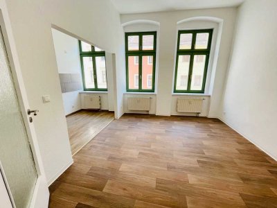 Wohlfühl-Flair: super gemütliche 2-Raumwohnung im 1. Obergeschoss mit offener Küche & Duschbad !