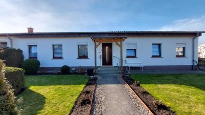 TOP PREIS FÜR EIN HAUS MIT VIELEN MÖGLICHKEITEN - BUNGALOWSTIL