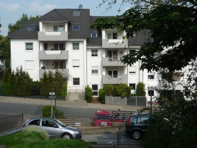 Helle 2 1/2 -Zimmer DG-Wohnung mit Loggia, Aufzug und TG-Stellplatz