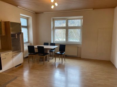 Geräumige 3-Zimmer-Wohnung mit sonnigem Garten in idyllischer Ruhelage