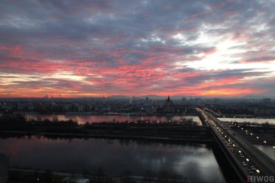DANUBE PENTHOUSE mit XXL Freifläche Richtung Innenstadt ** 4 Zimmer &amp; 3 Bäder