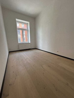 ** Romantische, frisch renovierte, 3-Raum-Altbauwohnung mit Balkon **