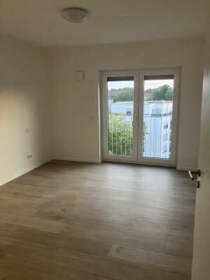 Stilvolle, neuwertige 2-Zimmer-Wohnung mit Einbauküche in Saarbrücken