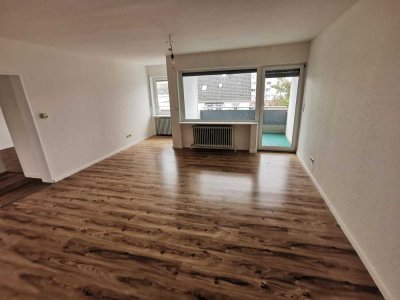 +++ Zentrales und schönes Wohnen - Große Wohnung mit Balkon ++++++