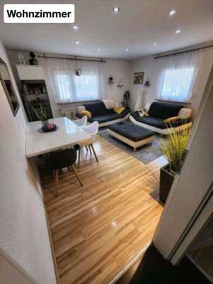 Stilvoll wohnen für Kapitalanleger oder Selbstnutzer 3-Zimmer Wohnung in Ebersbach- EBK und Garage