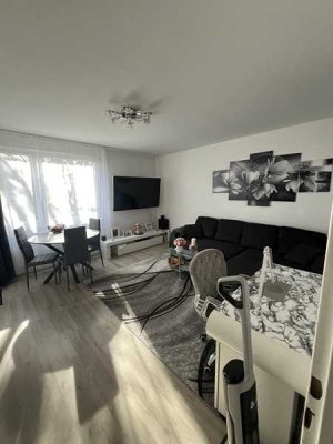 sehr gepflegte sonnig 2 Zimmer Wohnung mit EBK und Balkon