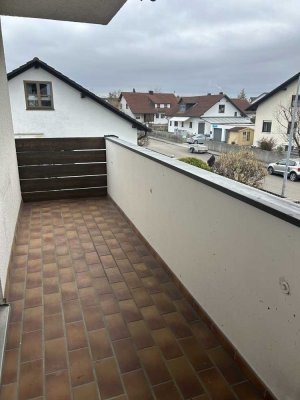 Sonnige 3 ZKB mit neuer Einbauküche und Balkon im begehrten Ingolstädter Süden