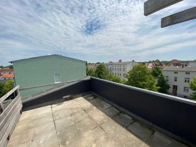 In großen Räumen schöner Wohnen mit Dachterrasse