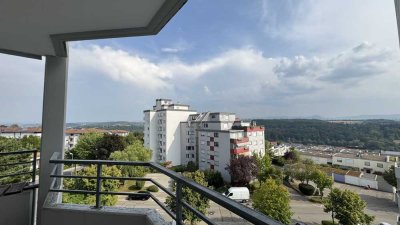 Renovierte 2,5 Zimmer Wohnung mit ausgezeichnetem Weitblick