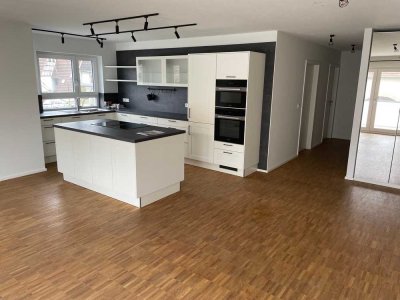 NEUWERTIGE GEHOBENE 3-Zimmer-Wohnung mit Einbauküche 2 Pkw Abstellplätze in Gemmingen