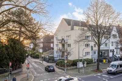 Investment in Bestlage (mit 2 freien Wohnungen ca. 245 QM) von Alt-Oberkassel: Eckhaus 4 WE+Garagen
