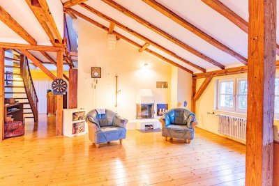 Charmante Dachgeschosswohnung mit sonniger Terrasse, Kamin und Stellplatz in Rostock-Stadtmitte