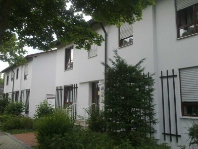 Gepflegte 3-Zimmer-Wohnung mit Balkon und Einbauküche in Aichach
