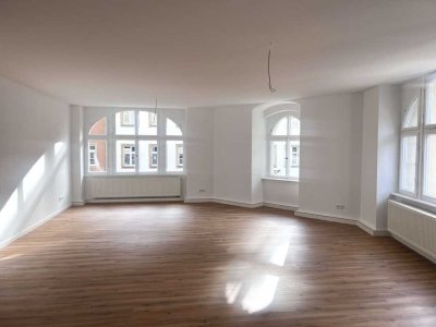 Helle 3,5 Zimmer-Wohnung mit romantischem Altbau-Flair