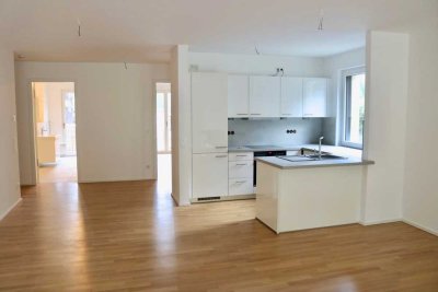 Grüne Oase mit Terrasse, Vollbad,EBK, Gäste WC, Rolläden EG LI