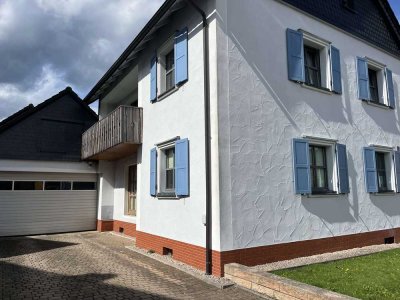 Großzügiges Einfamilienhaus mit Gewerbe, Doppelgarage und großem Grundstück!