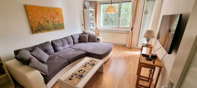 MAKLERFREI: Ruhige 2-Raum-Wohnung in Berlin Zehlendorf mit großem Südbalkon ins unverbaute Grüne