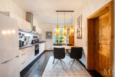 Stilvolles Wohnen mit Kamin und Balkon