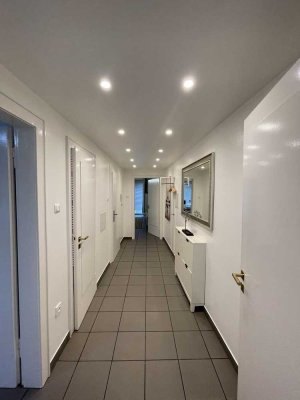Schöne 2-Zimmer Wohnung (2 Balkone) - Düsseldorf Altstadt nähe Carlsplatz