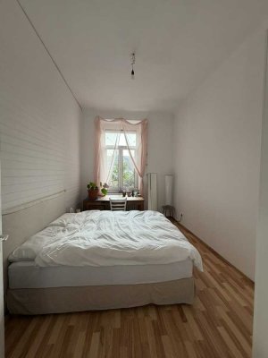 Helle Erdgeschosswohnung mit Einbauküche und Innenhof im Herzen von Aachen