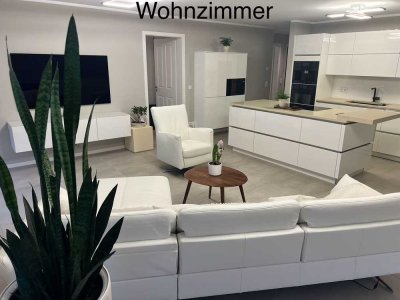 Exklusive, geräumige 4-Zimmer-Penthouse-Wohnung mit Balkon und Einbauküche in Weiterstadt