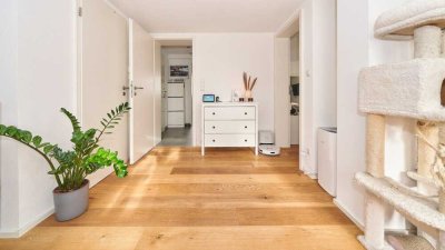 Altbau trifft Modern: Komplett sanierte 2-Zimmer-Wohnung mit Terrasse zum Verkauf. -frei ab sofort-