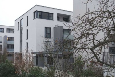 Gut geschnittene, helle 3 ZKB Wohnung in privilegierter Lage