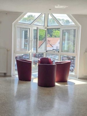 Zentrale individuelle Traumwohnung mit hellen Räumen