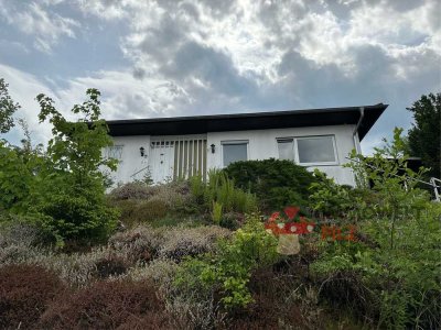 Ebenerdiges Wohnen mit Weitblick - Bungalow mit großem Grundstück in Aura im Sinngrund