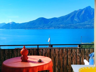 Gardasee! Charmantes Reihenhaus mit Panoramaseeblick in Torri del Benaco