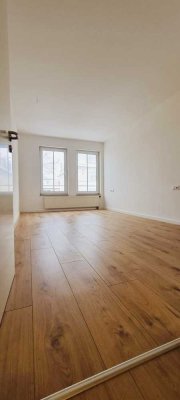 Neu Sanierte 2 Raum Wohnung mit Fahrstuhl in Dresden Cotta