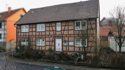 Landhaus-Charme für Reiterherzen: Dreiseitenhof mit viel Platz für Pferde in Birstein-Obersotzbach