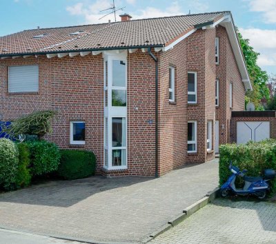 Großzügige Doppelhaushälfte mit Kaminofen, Stellplatz und Garage