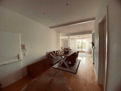 Logenplatz über Eimsbüttel: Lichtdurchflutete Residenz mit Spektakulärem Weitblick