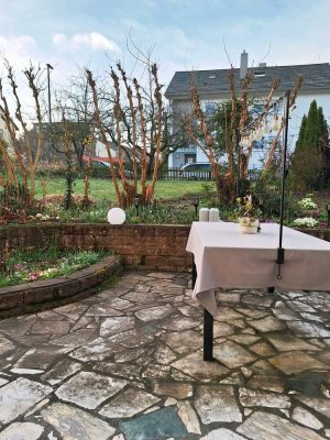 Lichtdurchflutete Erdgeschosswohnung in zentraler, ruhiger Lage mit Terrasse in Weinstadt-Endersbach